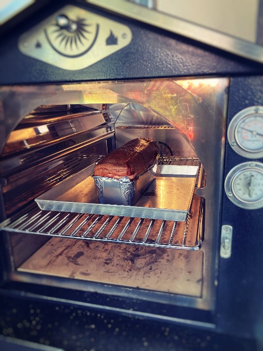 Frischer Fleischkäse aus unserem Holzbackofen